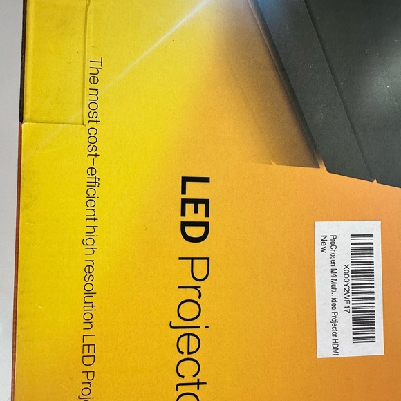 LED Projector with remote - Picture 9 of 11